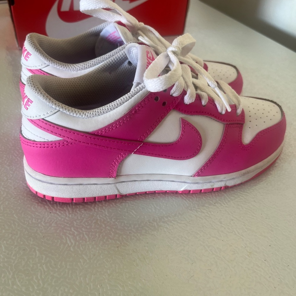Nike Kids Sneakers in Pink and White
